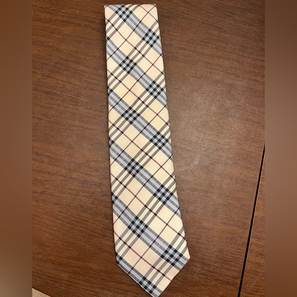 Men’s authentic Burberry silk tie